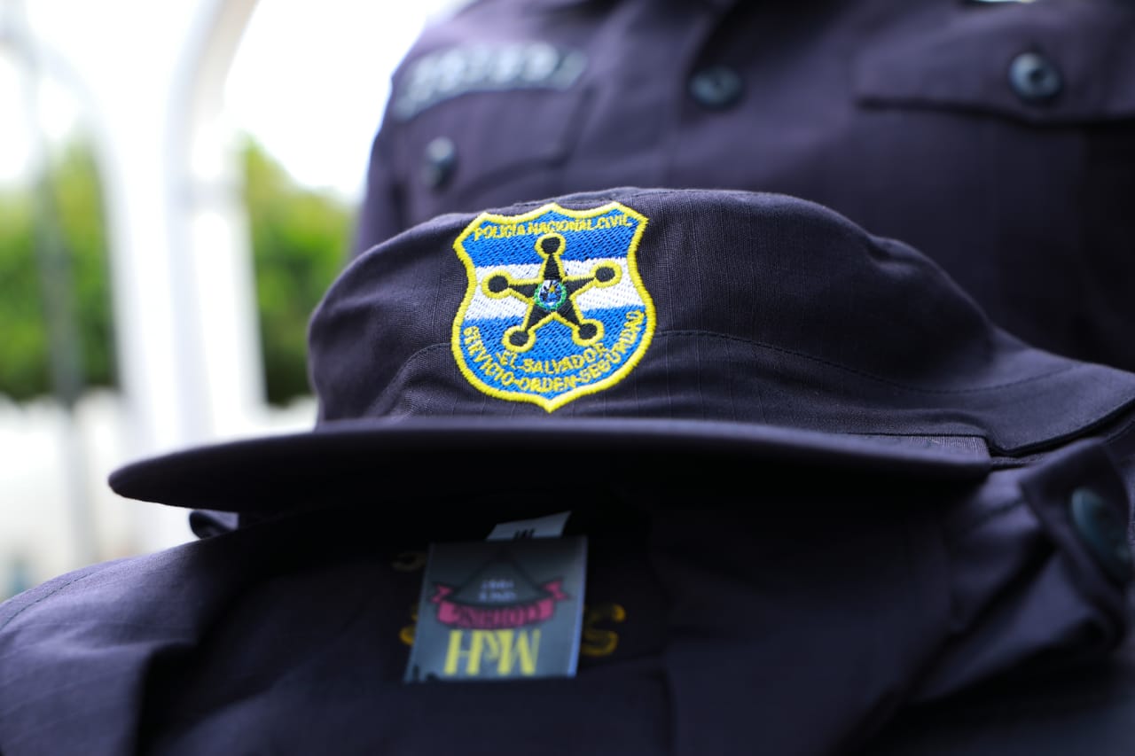 Más de 500 policías en Ahuachapán fueron beneficiados con entrega de uniformes mas-de-500-policias-en-ahuachapan-fueron-beneficiados-con-entrega-de-uniformes